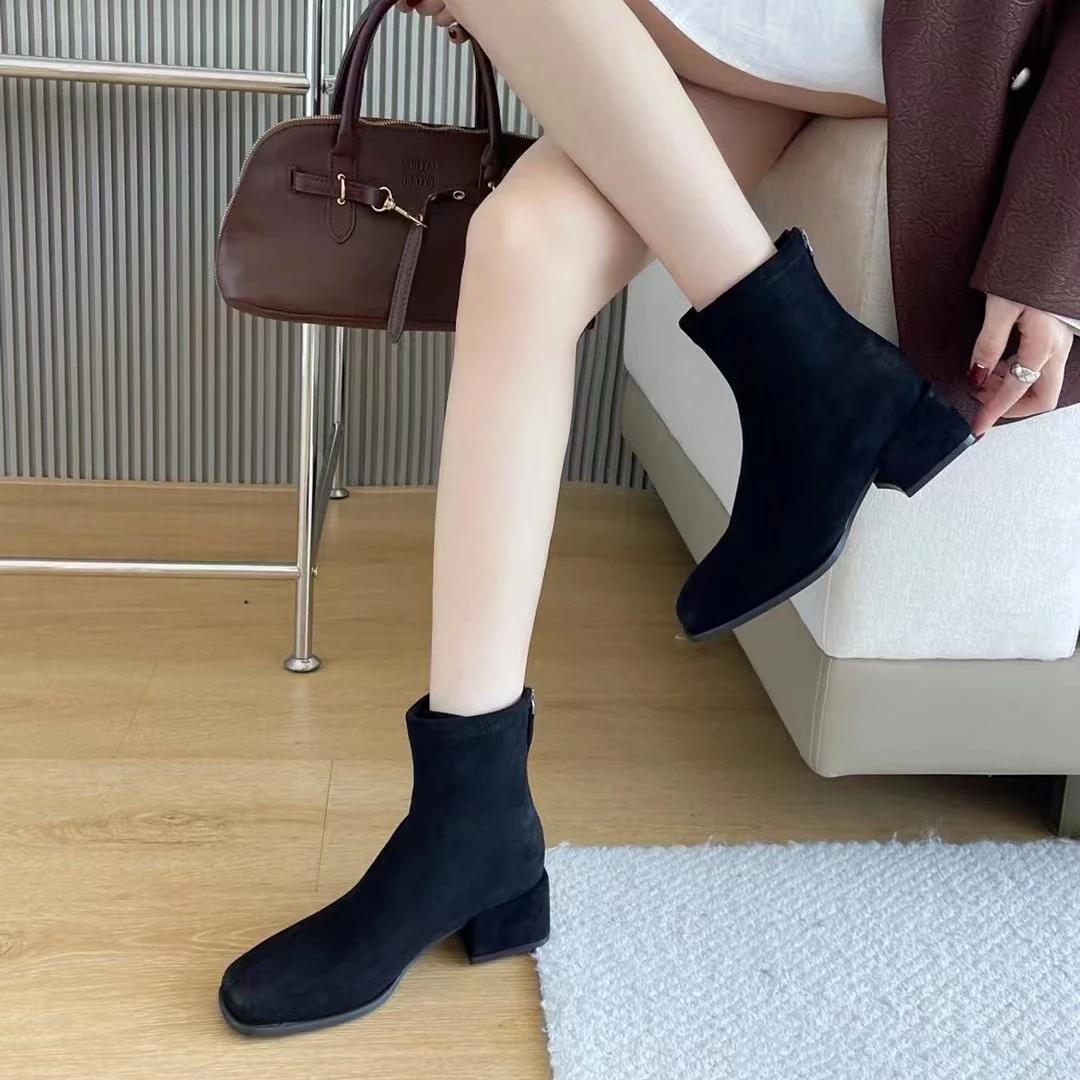 【小贝家】3cm高跟绒面短靴粗跟方头百搭秋冬瘦瘦靴气质女靴878-655
