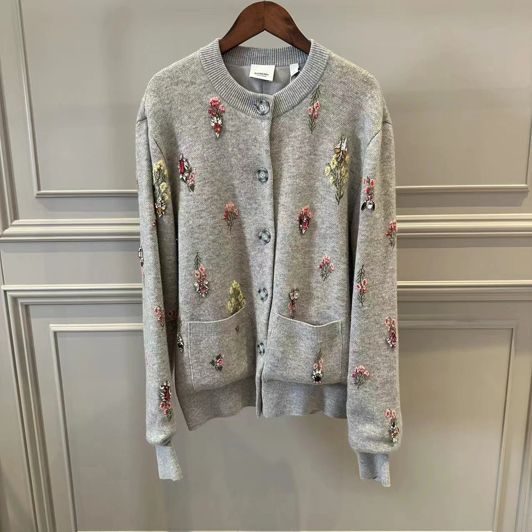 Burberry 灰色宝石镶嵌开衫/S码/95新/NBY9657