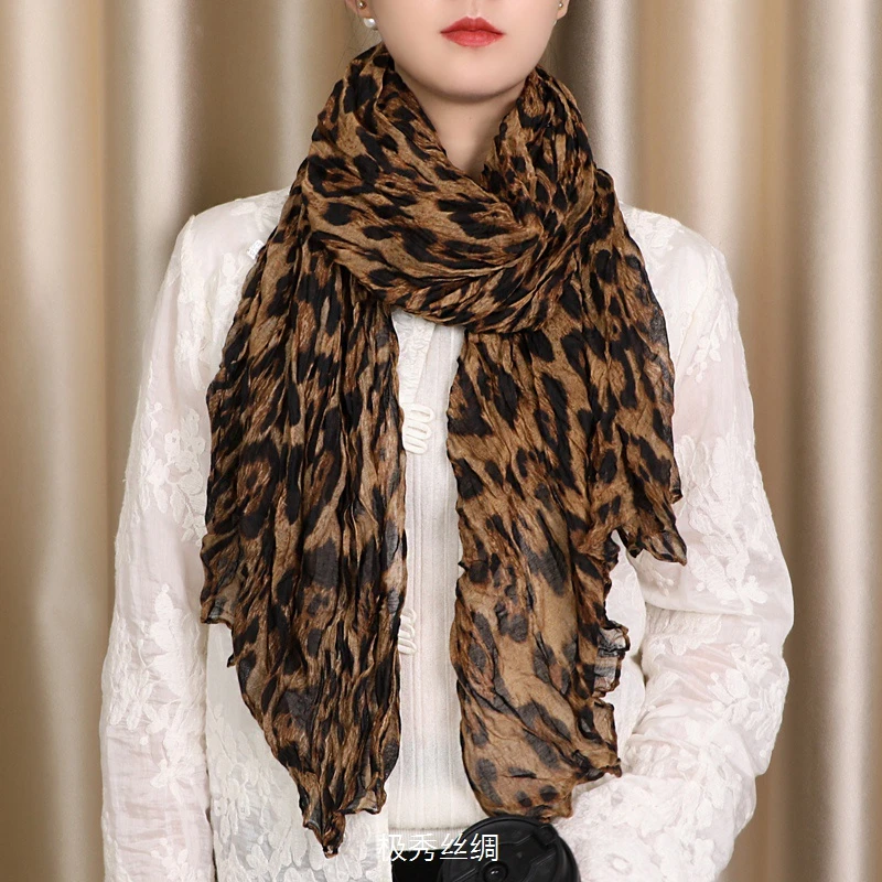 欧美时尚豹纹褶皱围巾棉感纱巾秋冬妈妈款丝巾保暖压皱长巾围脖
