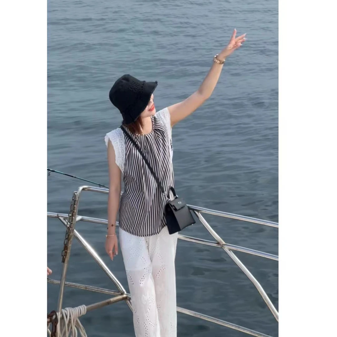 无品牌【萍萍推荐】夏季 圆领条纹蕾丝拼接小衫 设计感小众套头衬衫