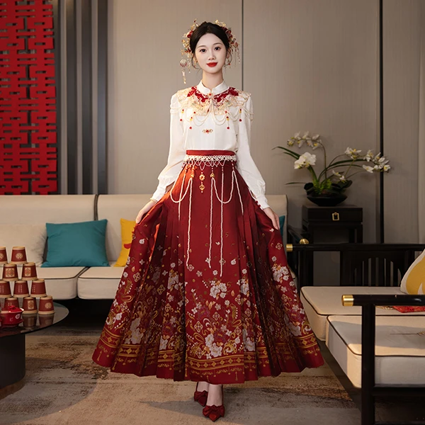 新中式马面裙订婚汉服套装爆款2024婚礼敬酒服新娘套装订婚红色