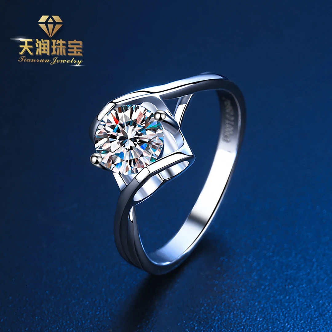 钛钢莫桑石戒指 天使之吻设计款钻戒正品莫桑钻戒指 时尚简约女款