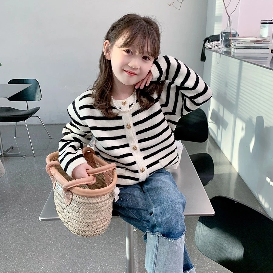 女童毛衣开衫2023春装新款儿童韩版洋气上衣宝宝春秋条纹针织外套