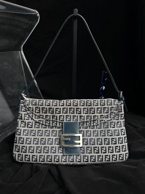 90新 FENDI/芬迪 老花法棍腋下单肩包12377