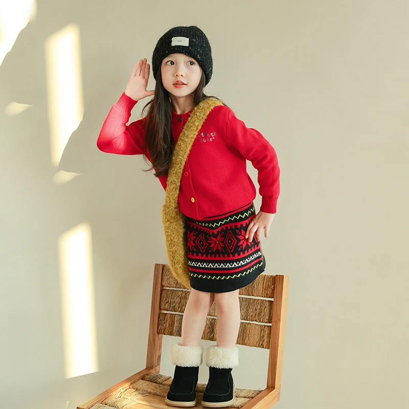 utouto大耳象女童彩色扣纯色毛衣开衫2024冬季新款个性2408176