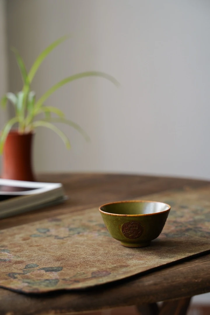 《芳芳吖》倚云煮泉茶叶末釉团龙杯