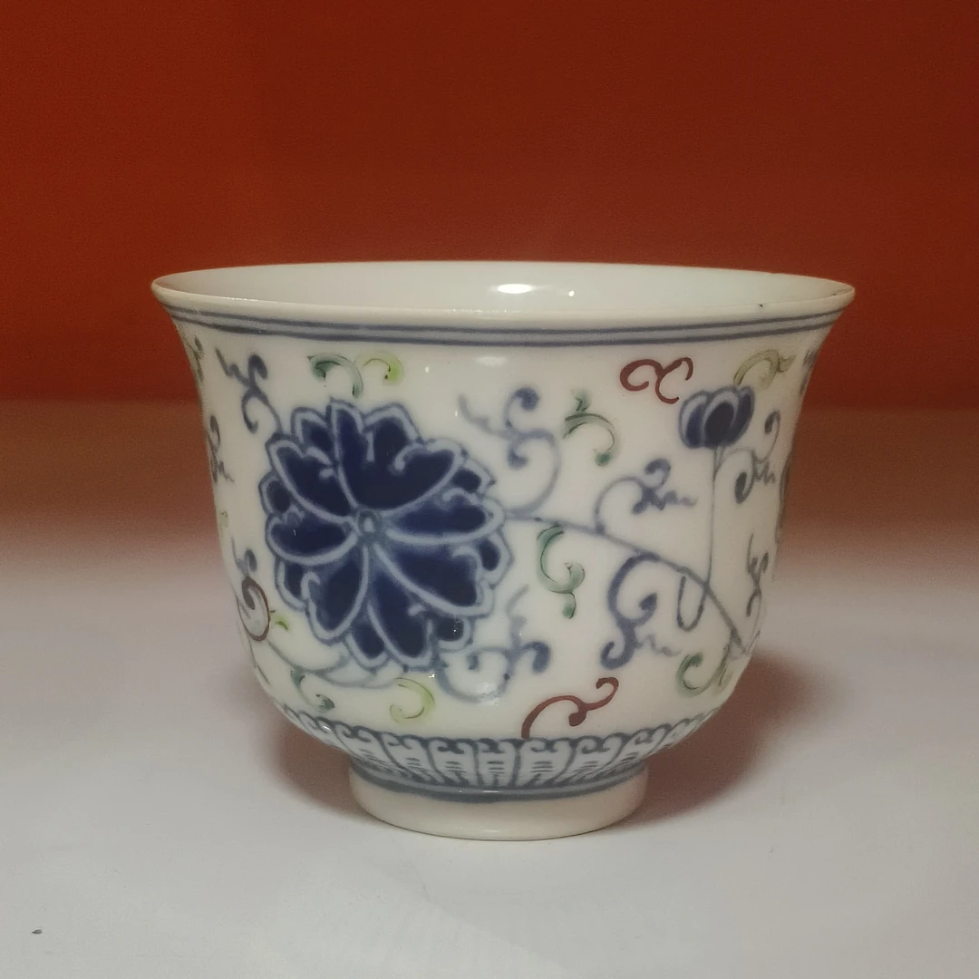 清晚期 斗彩缠枝花卉纹压手杯