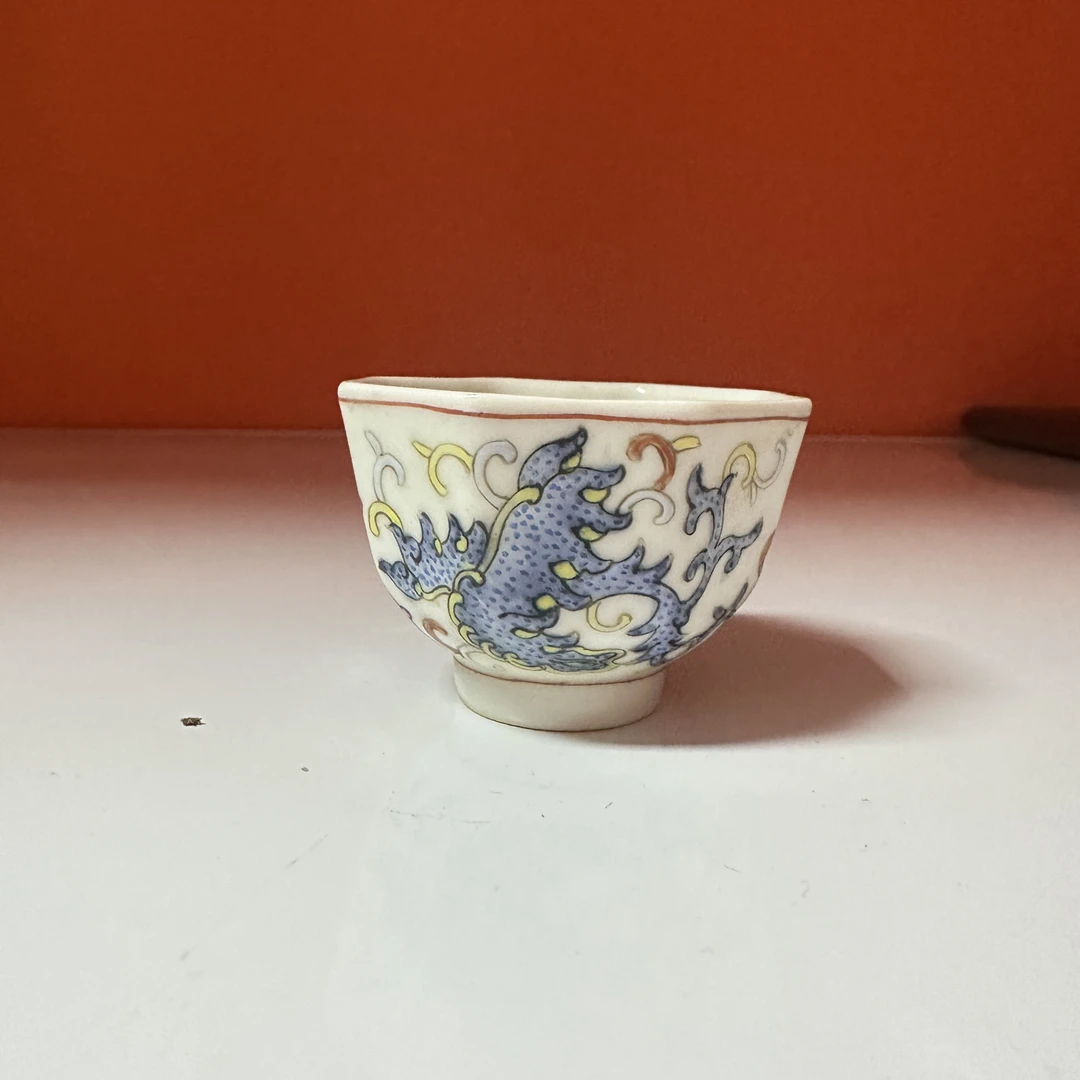 0571清晚期 粉彩夔凤纹八棱杯