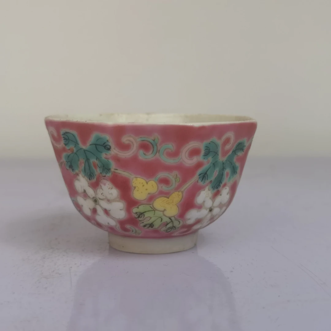 清同治 红地花卉纹八棱形杯