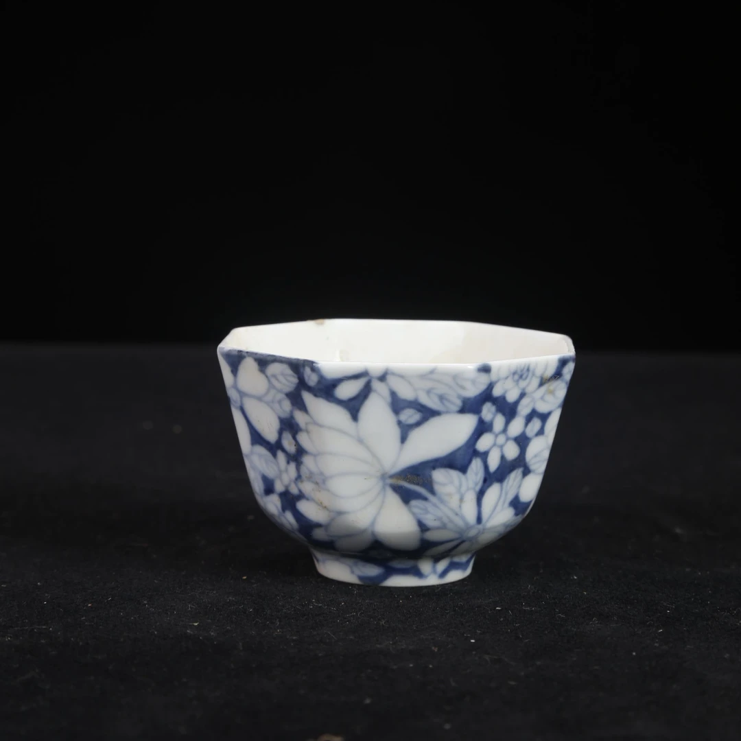 清 蓝地留白百花八棱杯