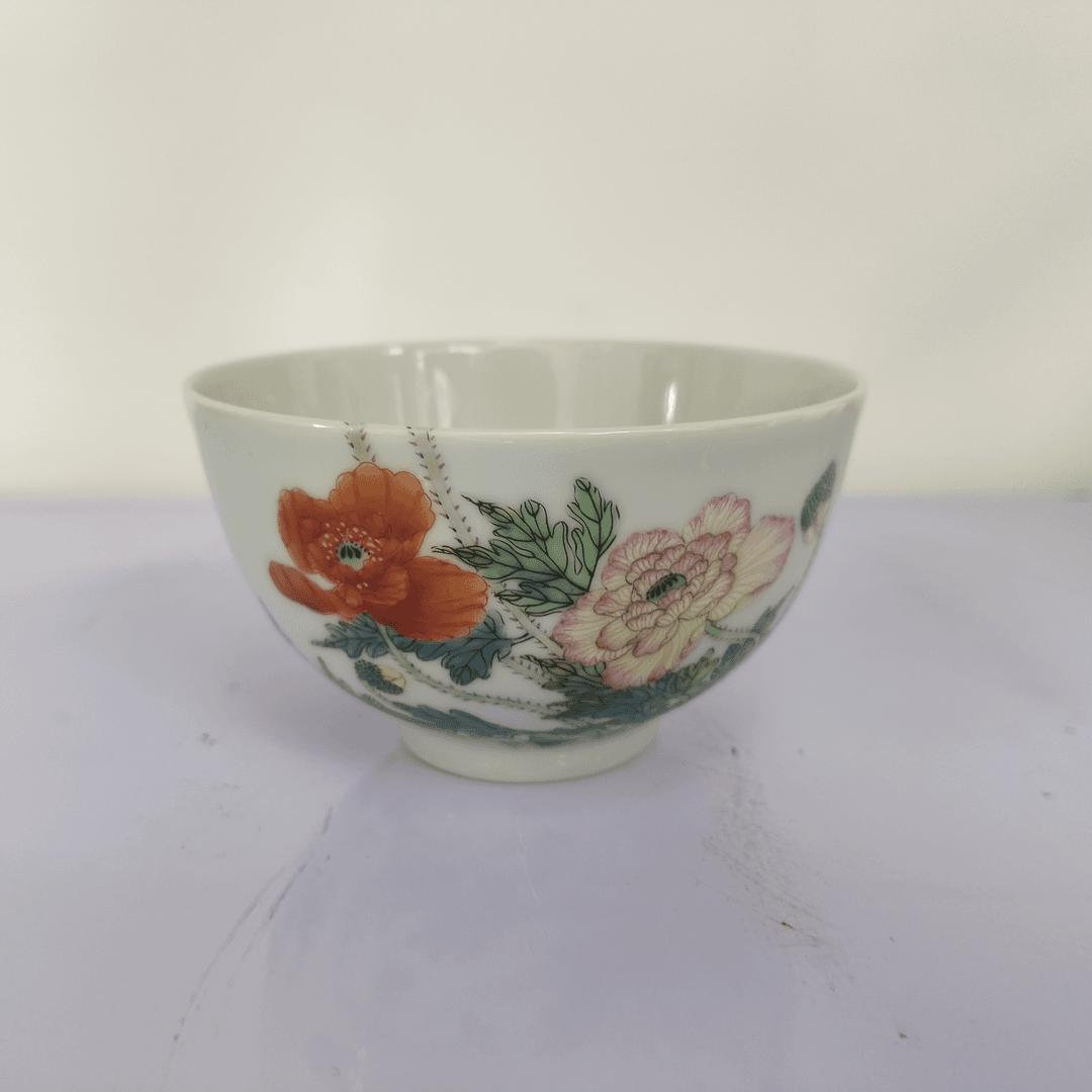 清雍正 粉彩富贵花卉碗