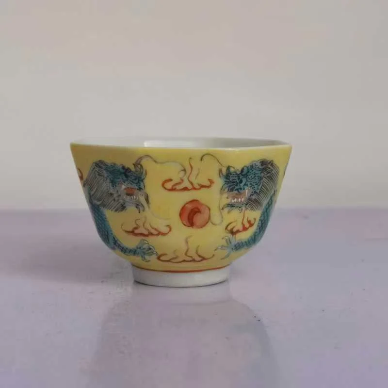 0752清同治黄地绿彩双龙戏珠纹八棱杯