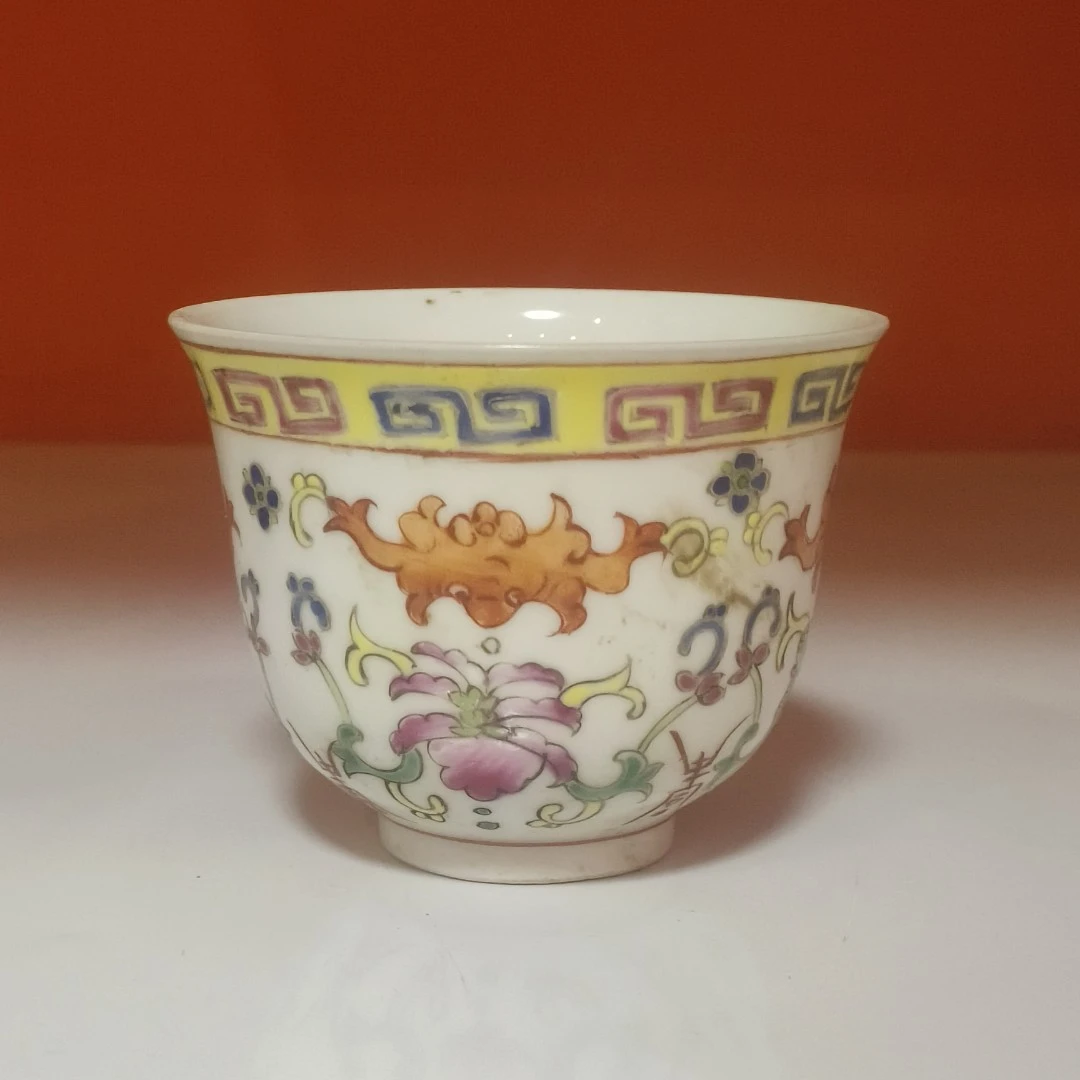 清光绪 粉彩蝠寿花卉纹压手杯