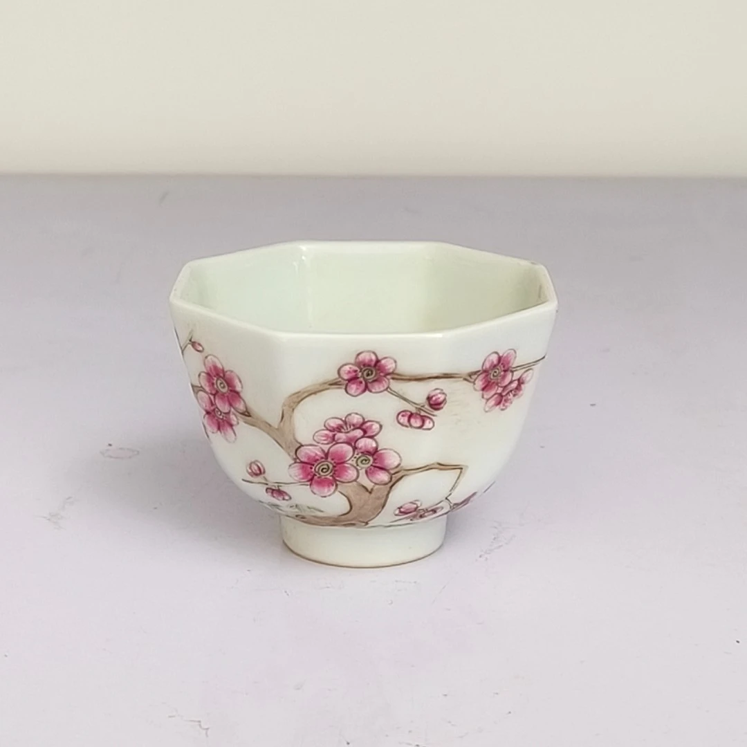 0811清晚期粉彩梅花纹八棱杯