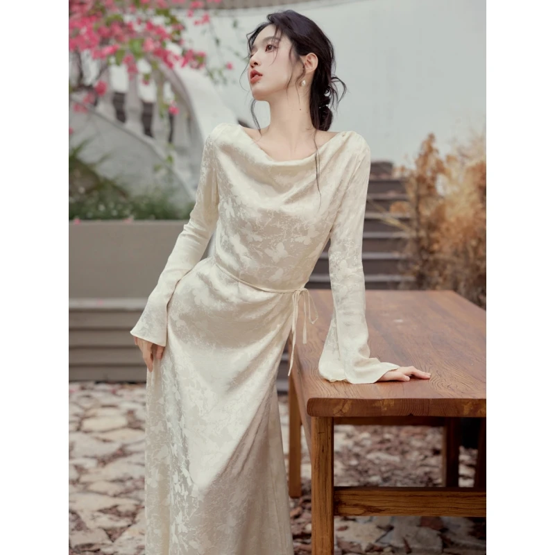 春季设计感垂坠感法式优雅女神范气质连衣裙喇叭袖收腰长裙子8595