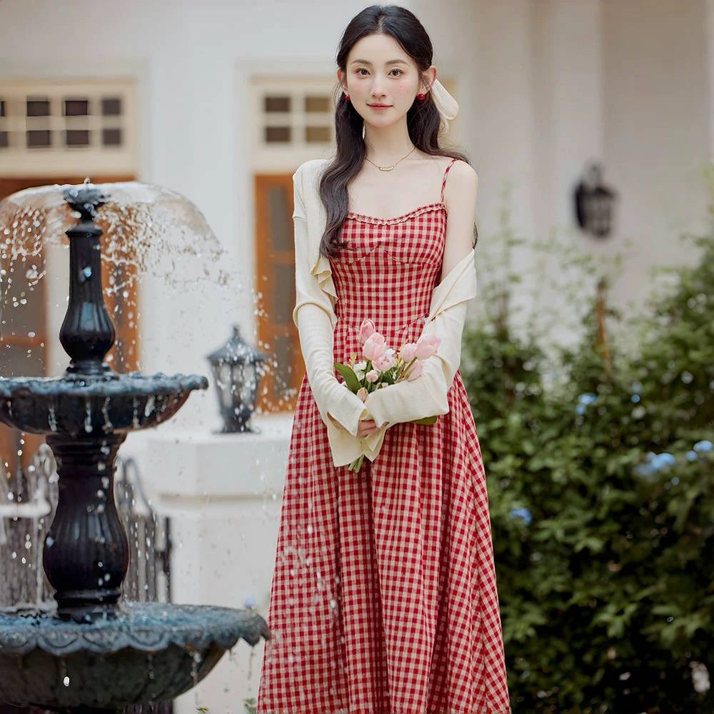 法式复古杏红格子收腰吊带连衣裙海边度假裙搭配防晒空调开衫9052