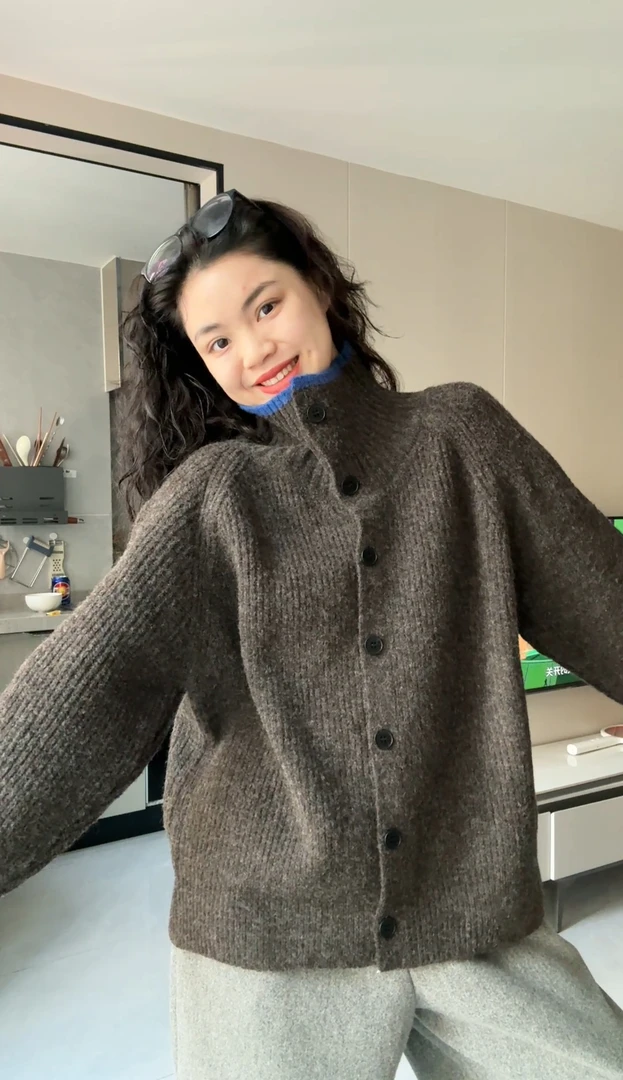 新款~慵懒感深灰色高领毛衣外套女软糯亲肤针织开衫秋冬保暖上衣