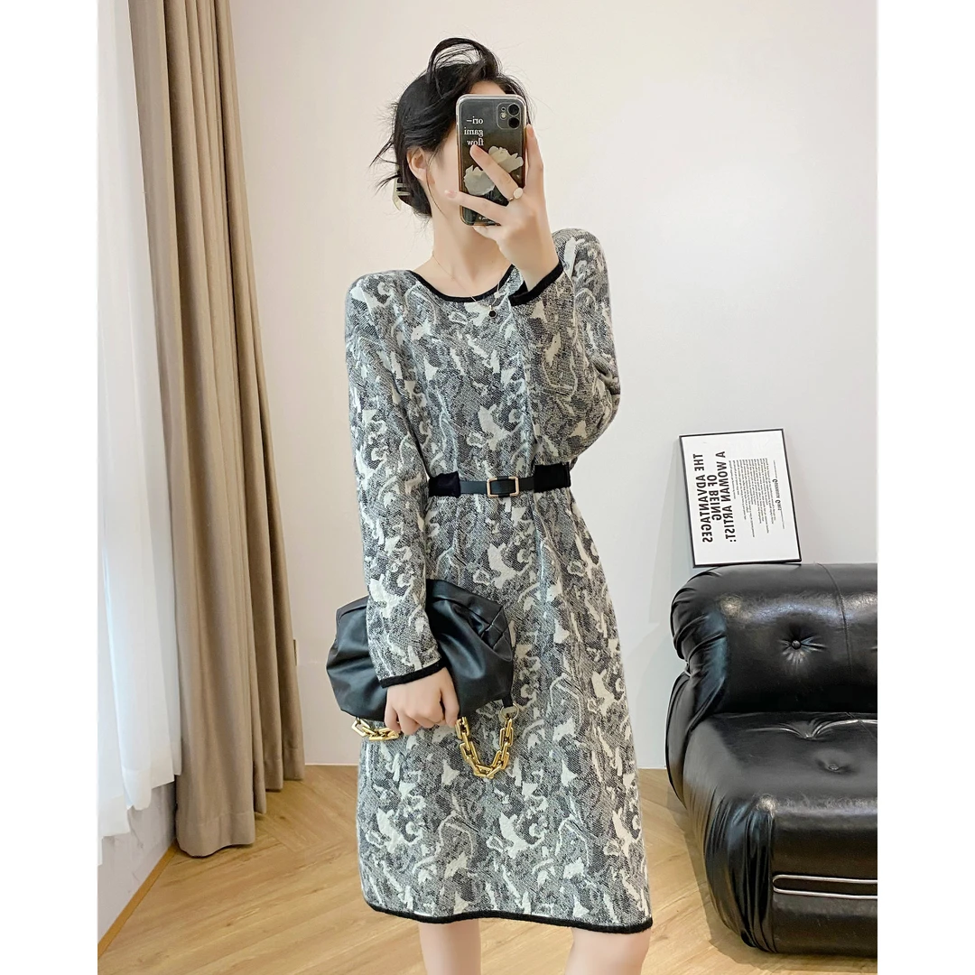 藏里羊（浮雕系列）精纺羊绒设计感针织连衣裙M0634