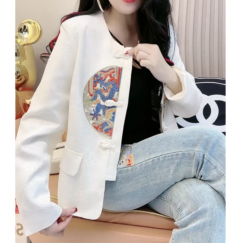 中国风刺绣盘扣短款外套微喇牛仔裤女设计感时尚大码微胖开衫上衣