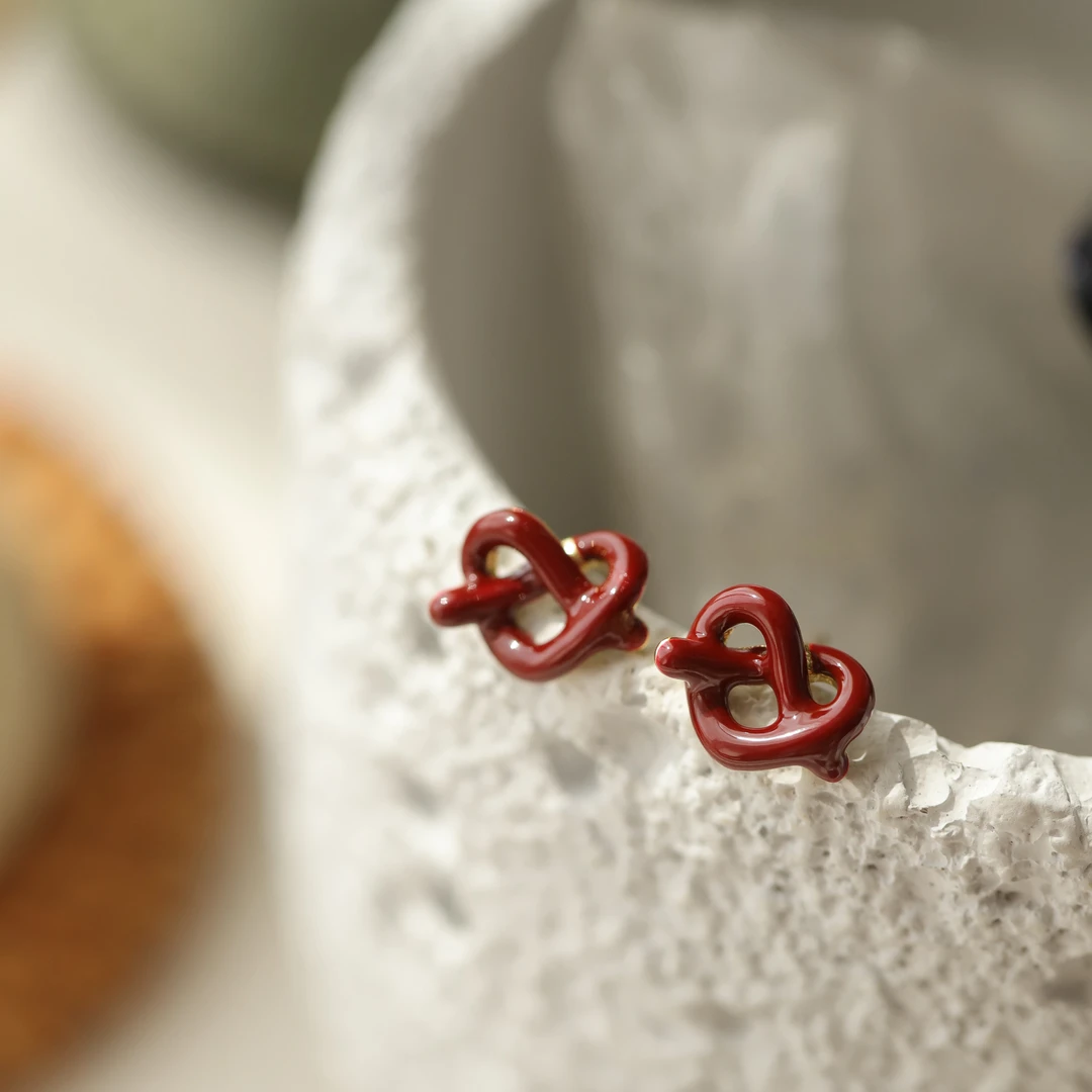 合金耳饰 法式红色面包爱心耳钉少女Mini打结耳环女小众甜美简约