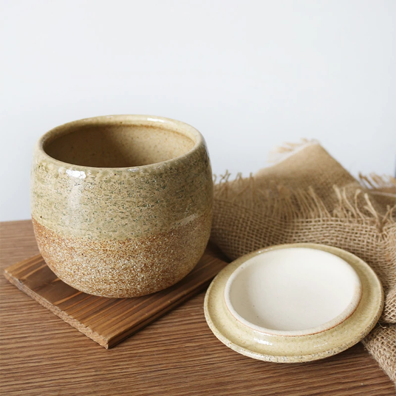 日本进口伊贺烧复古陶制带盖圆形米饭罐微波炉可用存饭罐陶土罐