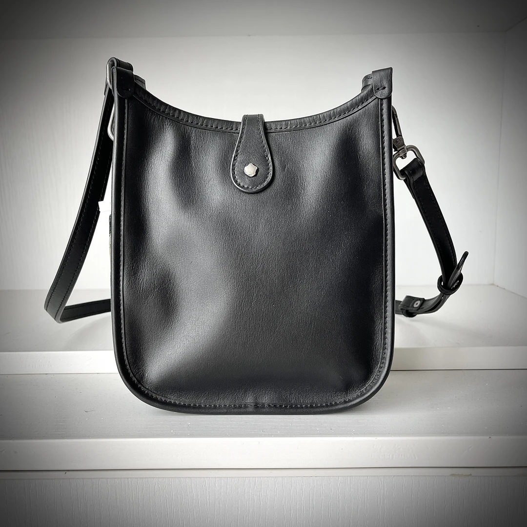 新款夏季软面单肩斜挎包时尚休闲百搭小众复古黑色时尚肩包小包包