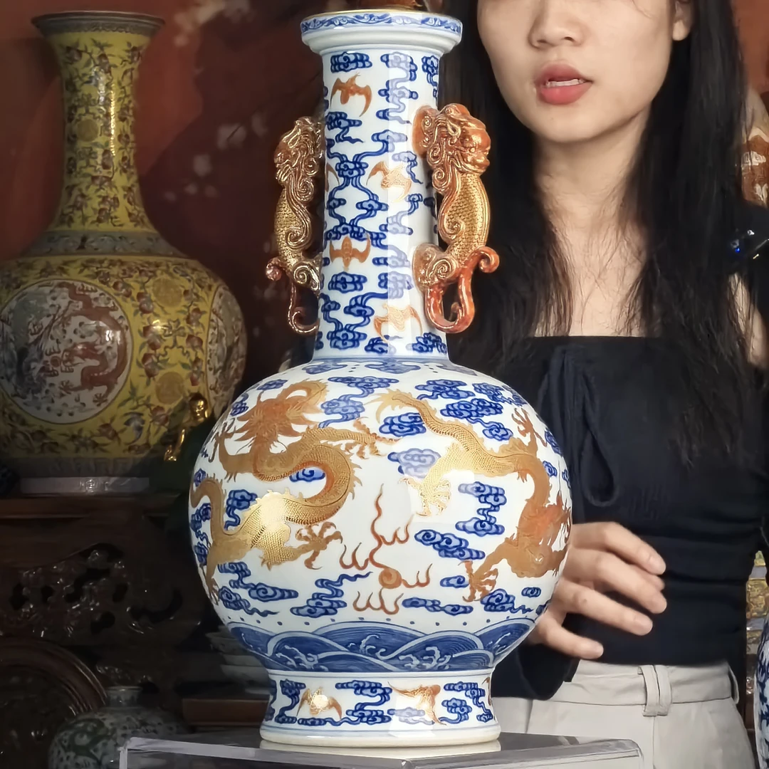 清 祥云龙纹双耳天球瓶