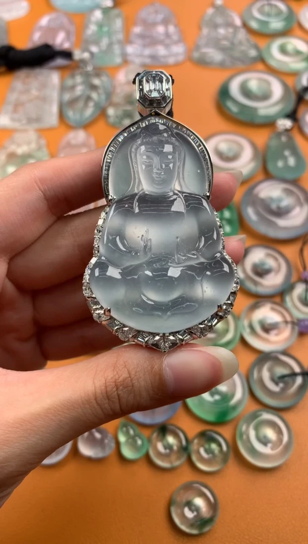 【闪购商品】翡翠颈饰18K金镶嵌73-40.5-16.9