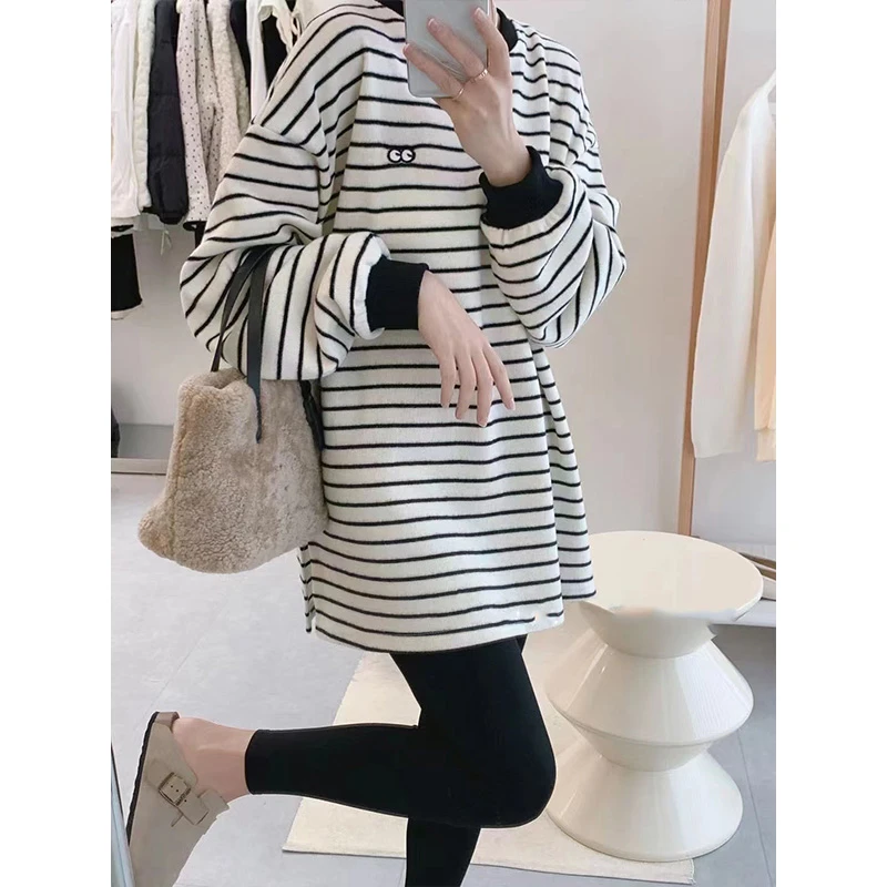 条纹中长款打底衫女秋冬宽松内搭德绒长袖T恤加绒加厚开叉上衣潮