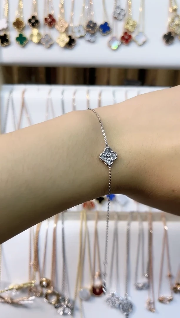 【闪购商品】钻石手链18K金镶嵌钻石K白 满钻小草