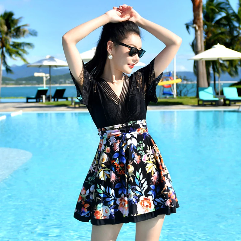 连体泳衣女款保守泡温泉显瘦遮肚2025新款裙式高级感遮肚游泳装