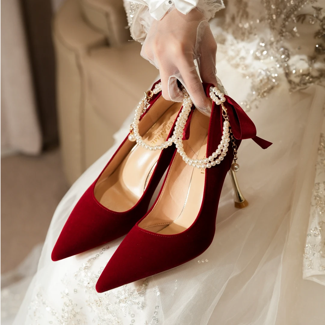法式丝绒单鞋女日常可穿红色伴娘新娘配婚纱婚鞋细跟成人礼高跟鞋