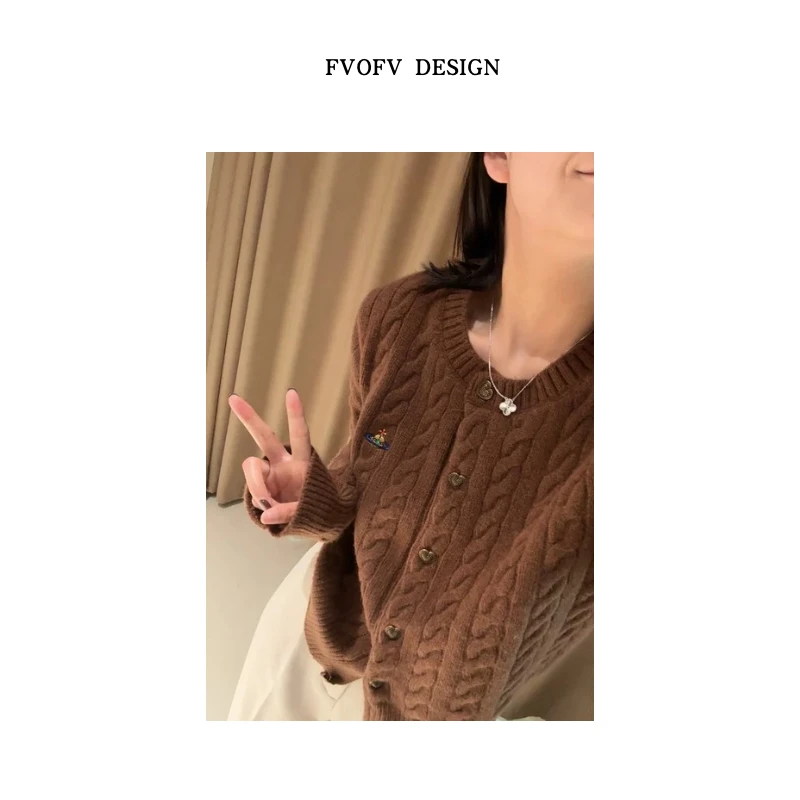 FVOFV暖阳）重工！高克重刺绣爱心扣复古麻花开衫P7028