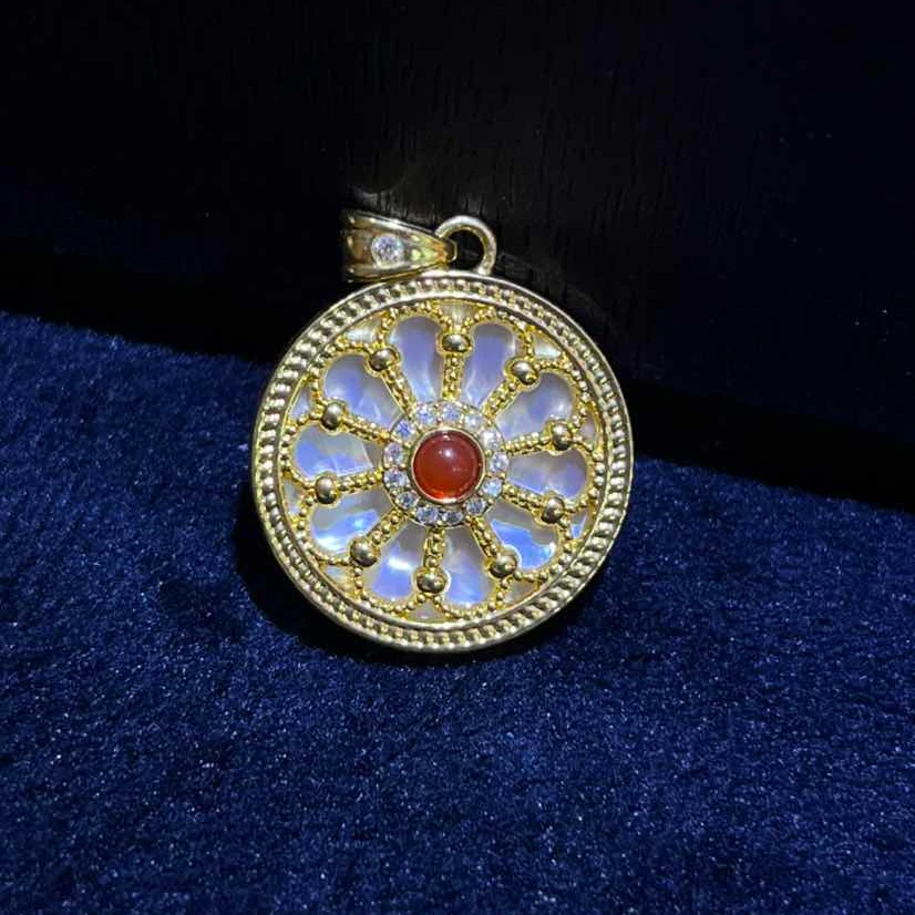 “太阳花”18k金罗盘太阳花吊坠