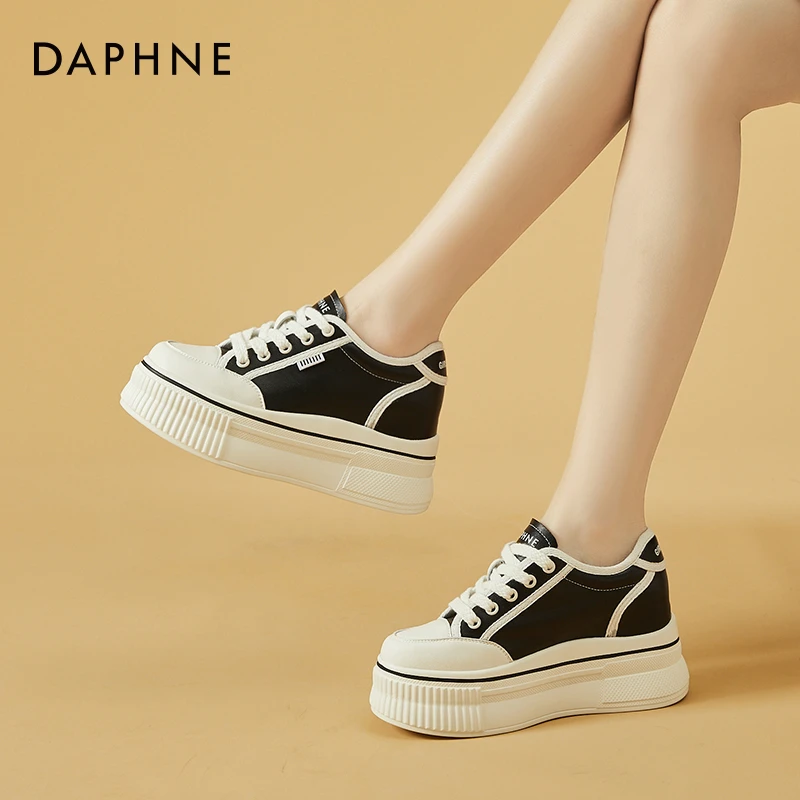 达芙妮内增高板鞋2025春季新款厚底休闲小白鞋女鞋时尚平底休闲鞋