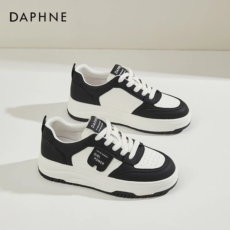 达芙妮经典百搭黑白拼色休闲板鞋2025春季新款透气轻便软底小白鞋