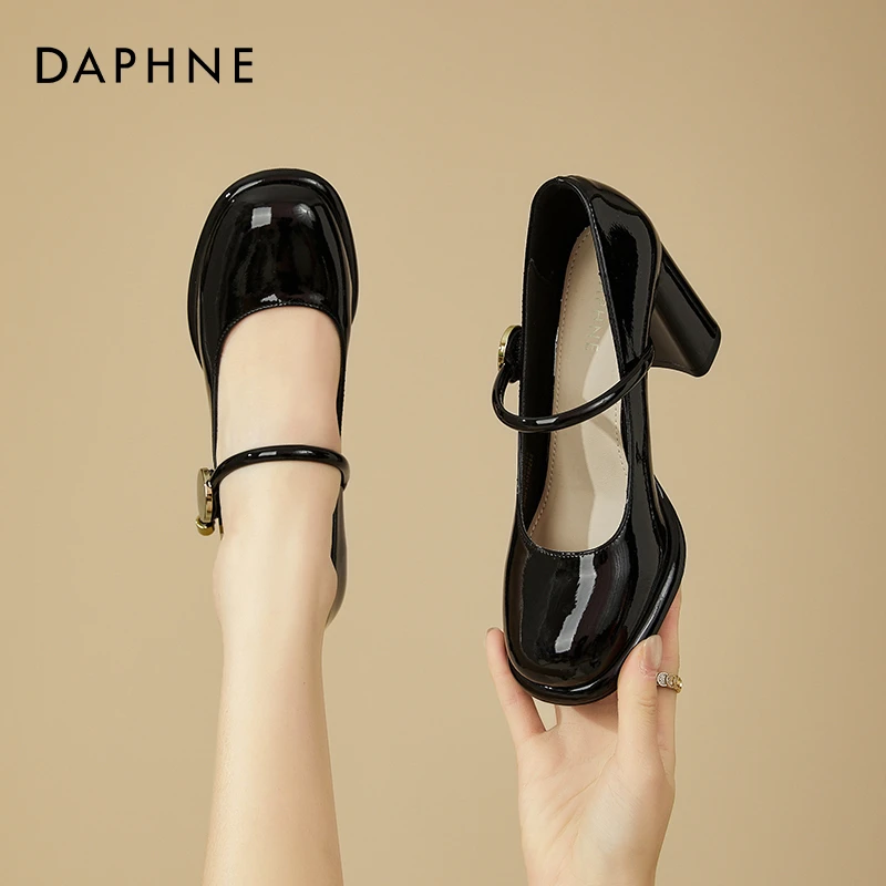 达芙妮黑色圆头玛丽珍小皮鞋女2025春季新款法式一字带粗跟高跟鞋