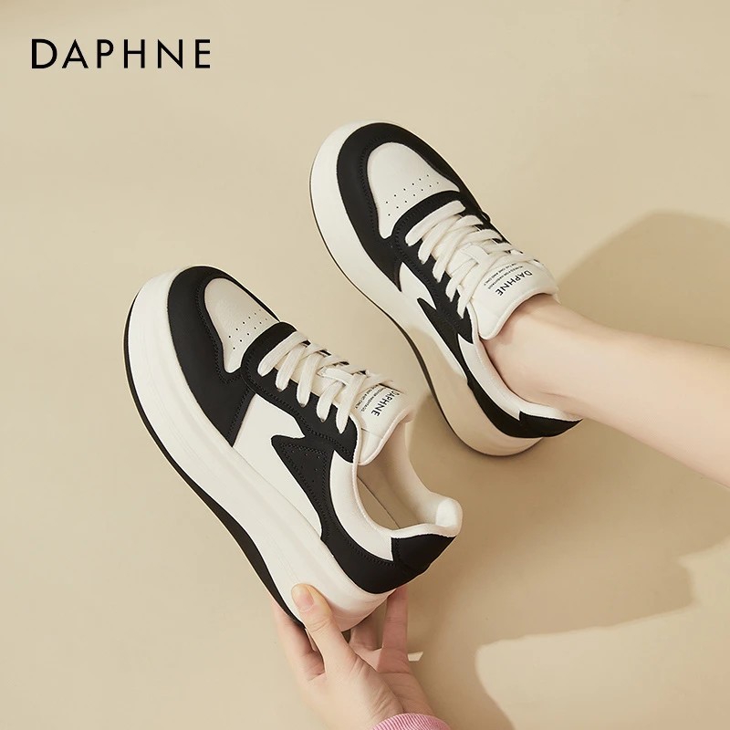 达芙妮女鞋厚底单鞋黑白熊猫小白鞋2025春季新款百搭休闲松糕板鞋