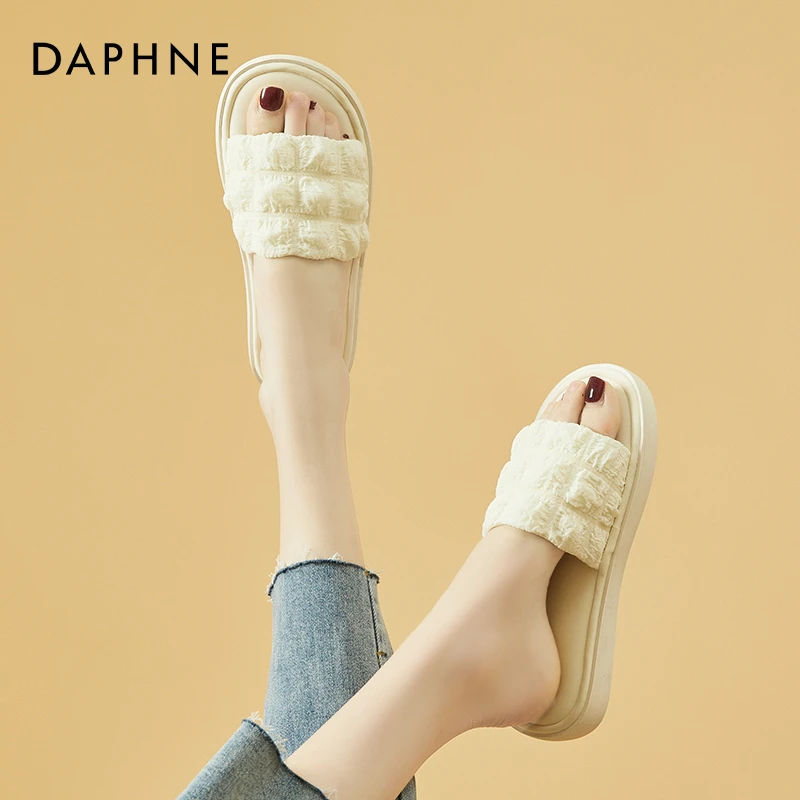 达芙妮一字拖鞋2025年新款夏季外穿百搭黑色软底露趾厚底凉拖鞋女