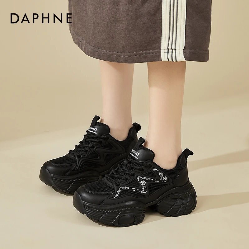 达芙妮显脚小时尚厚底轻便老爹鞋女春季新款黑武士透气百搭运动鞋