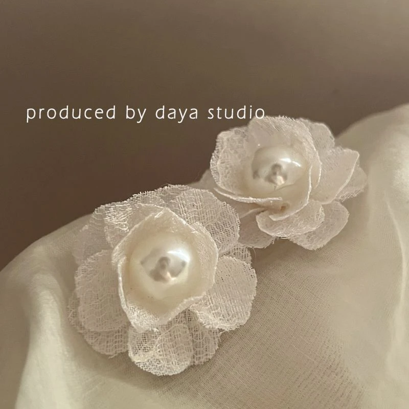 山茶浮梦超仙氛围感法式蕾丝花朵珠珠耳钉高级小众气质温柔耳饰女