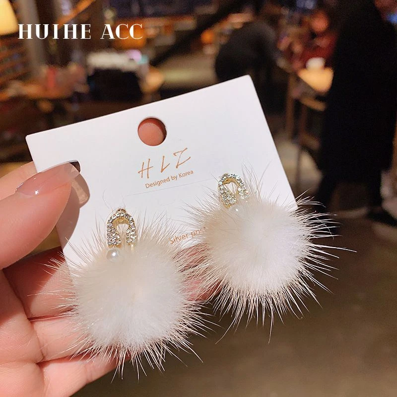 2023新款个性珠珠别针毛球耳环韩国风甜美耳钉百搭简约毛绒绒耳饰