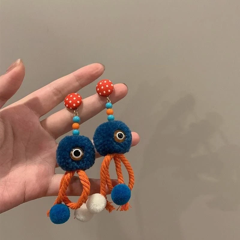 大圆脸适合的独特五角星毛线球球耳环少女古怪可爱小众新款耳钉女