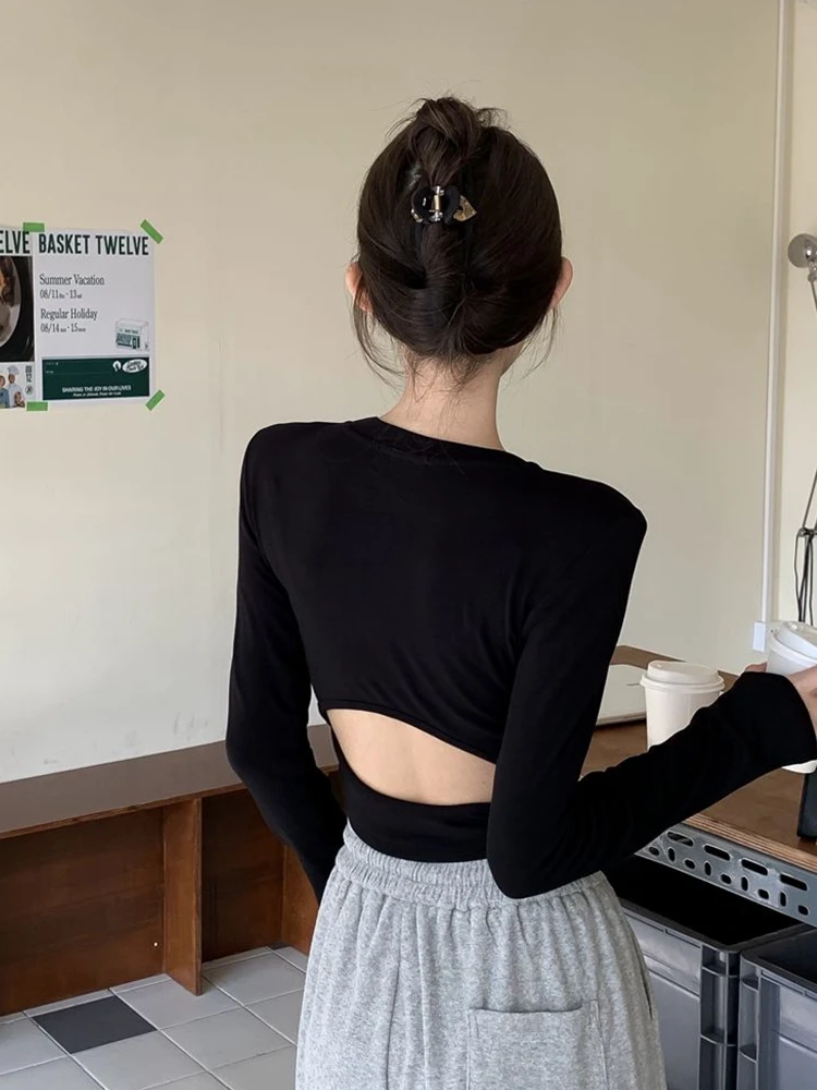 辣妹风镂空短款露背T恤女小心机黑色圆领上衣长袖内搭紧身打底衫