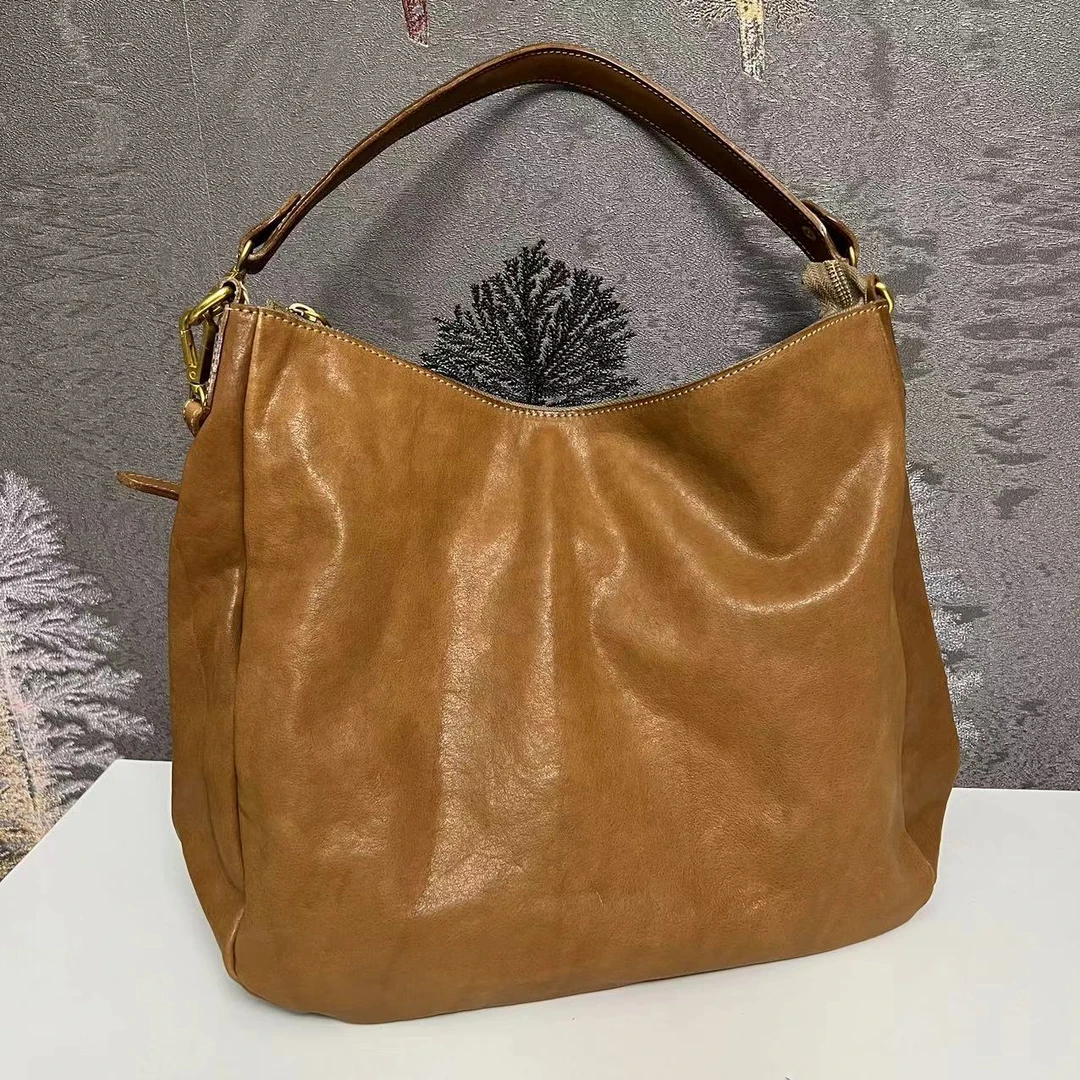 新款2024简约庸懒松驰感法拉力胎牛皮单肩斜挎包