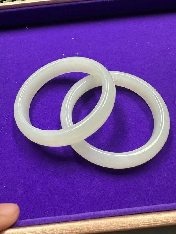 新疆且末钢板料手镯多样性发一