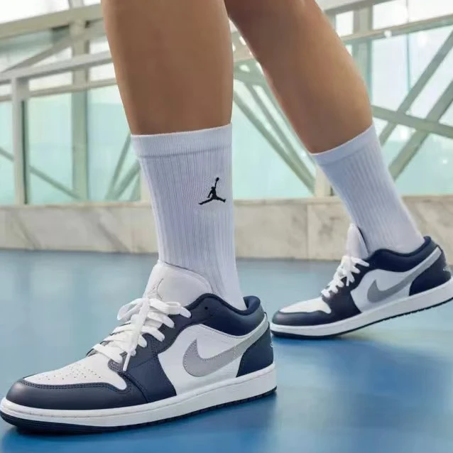 NIKE/耐克NIKE AJ1 LOW 低帮男子休闲复古板鞋白蓝灰 553558-141