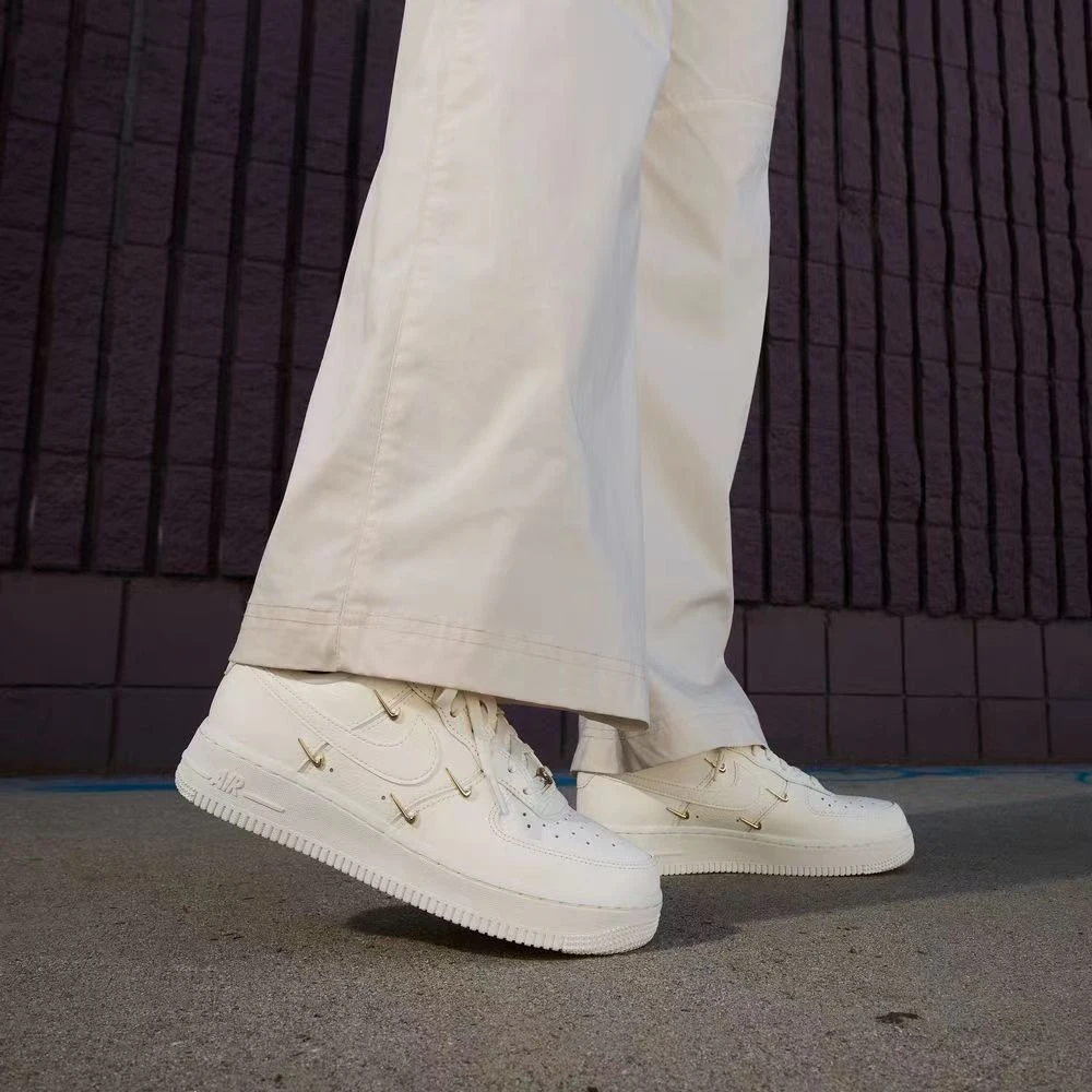 NIKE/耐克NIKE AIR FORCE 1 低帮四钩白色休闲板鞋FV3654-111