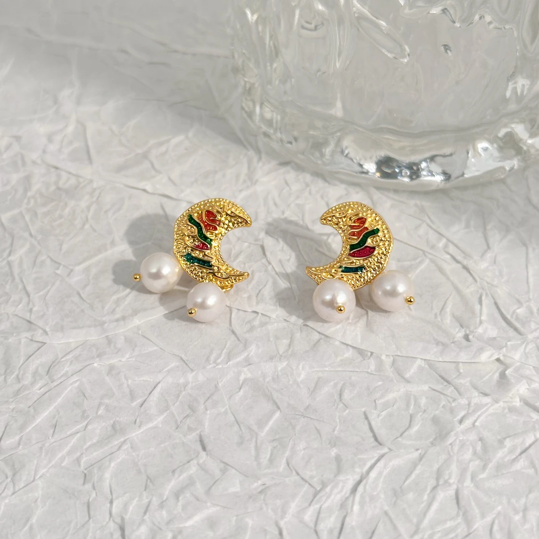 铜合金耳饰 A374 月亮甜美彩色精致法式时尚百搭耳钉气质轻奢