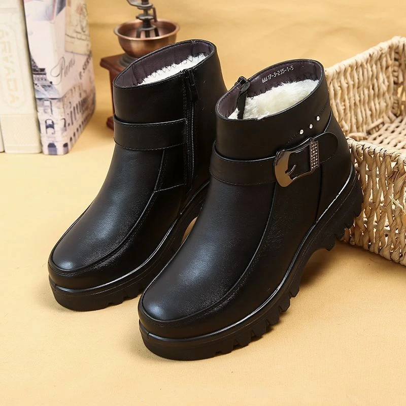 冬季妈妈鞋保暖加绒短靴女防滑软底雪地靴皮鞋中老年女士棉鞋舒适